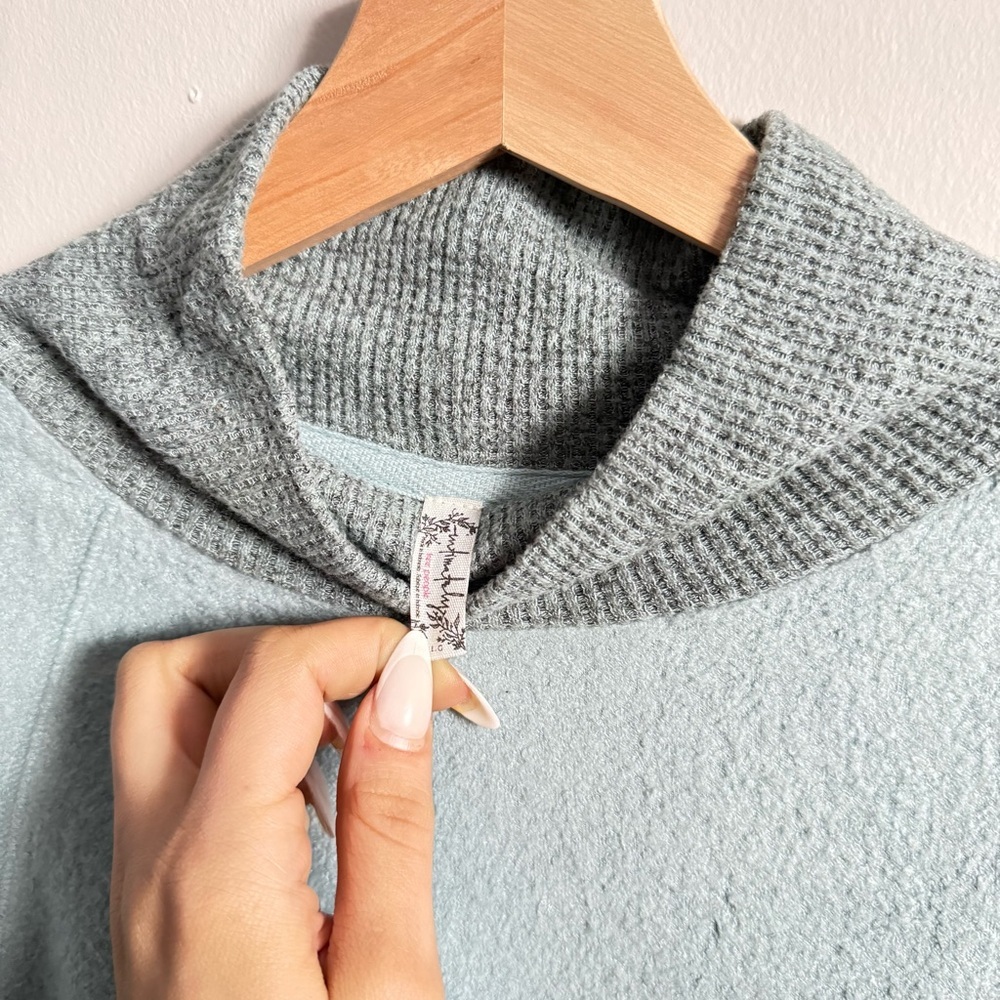 Free People intimately soft sleeve poncho blue grey size large - Picture 2 of 3